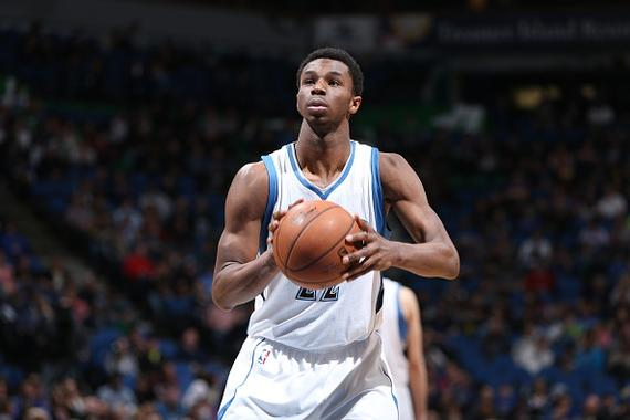 吃T是隐患！东契奇上半场17中8爆砍24分3板2助 三分7中3（技犯隐忧！东契奇半场17投8中轰24分3板2助，三分7投3中）