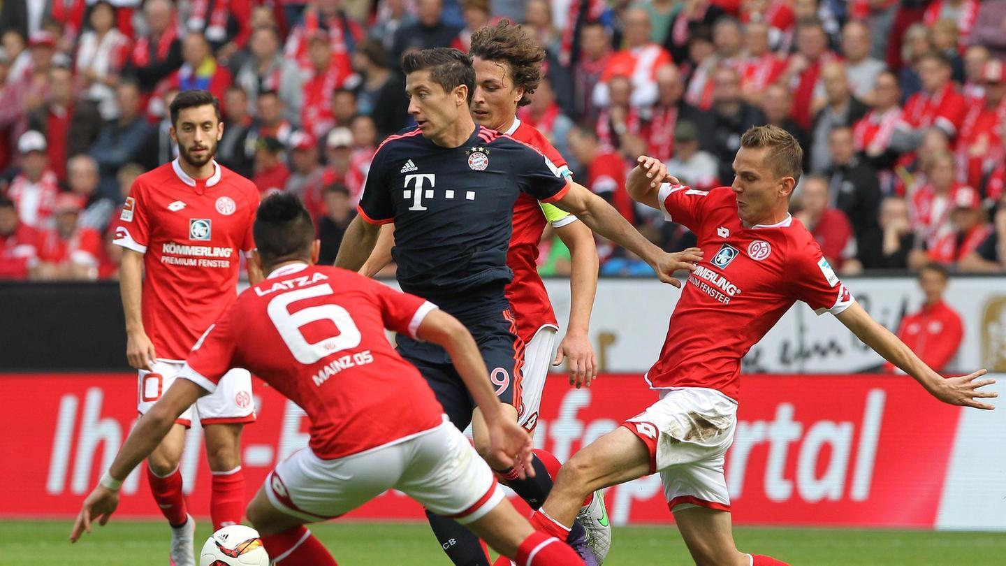 半场战报：尤文2-1卡利亚里，伊尔迪兹双响，弗拉霍维奇伤退（半场速递：尤文2-1领先卡利亚里，伊尔迪兹梅开二度，弗拉霍维奇因伤离场）