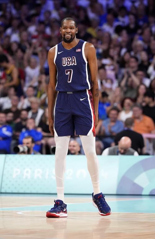 记者：申花本周二结束假期，重新集结备战今年的亚冠收官战（记者：申花将于周二收假再集结，备战今年亚冠收官战）