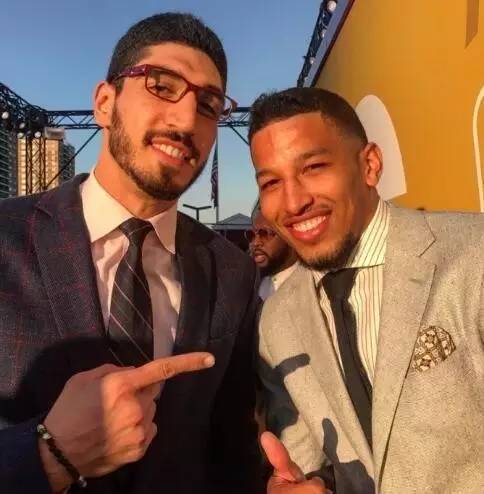 太阳vs掘金前瞻：两队同为背靠背，阵容厚度成比赛胜负手（太阳对掘金前瞻：双双背靠背，阵容深度或定胜负）