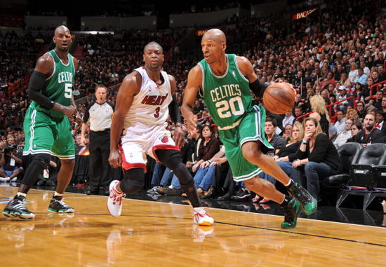 球迷：这人能飞吧？（球迷惊呼：他是会飞的吗？）