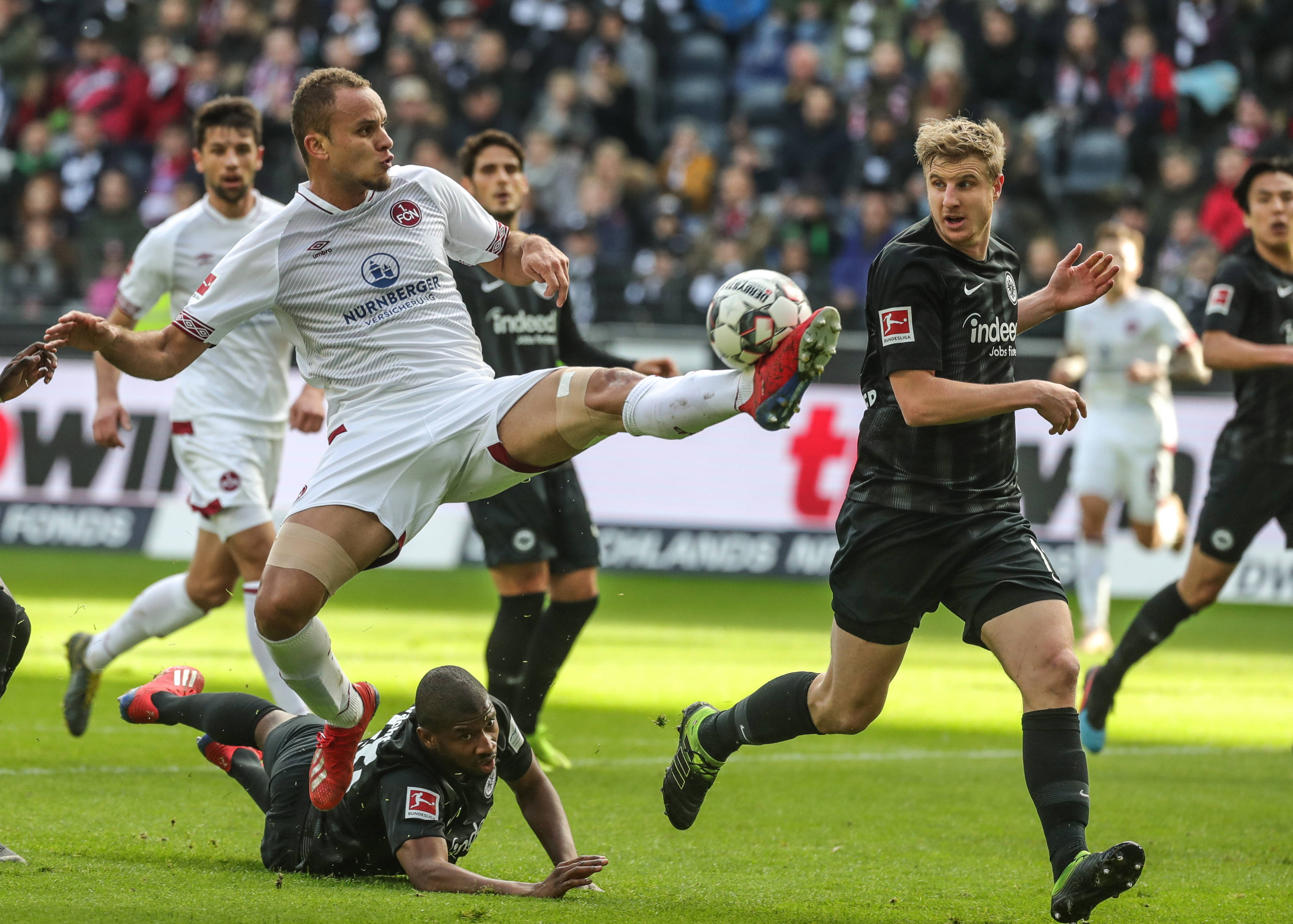 英超-曼联3-0西汉姆联：超过利物浦的机会来了｜前瞻（英超前瞻：曼联剑指3-0西汉姆，反超利物浦良机在望）