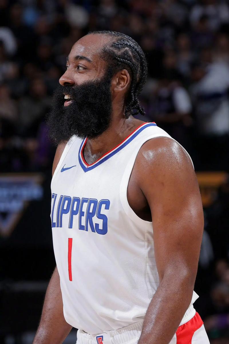 弗拉格正式迎来19岁！创多个最年轻纪录 18岁多项成就已超越詹姆斯（弗拉格年满19岁：多项最年轻纪录在手，18岁表现已超詹姆斯）