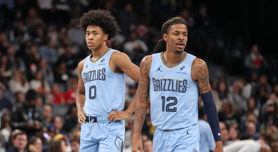 斯潘塞末节12分险些导演惊天逆转，梅尔顿复出首秀亮眼（斯潘塞末节轰12分险上演大逆转，梅尔顿复出首秀抢眼）