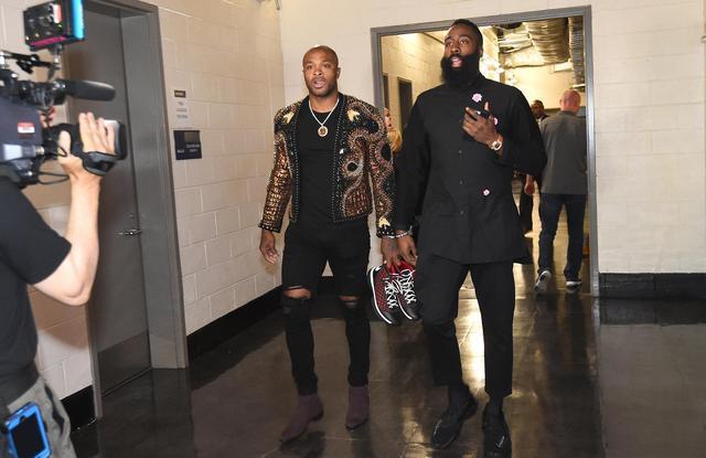 葡萄牙11月大名单：C罗领衔，菲利克斯、莱奥、B费在列（葡萄牙公布11月名单：C罗挂帅，菲利克斯、莱奥与B费入选）