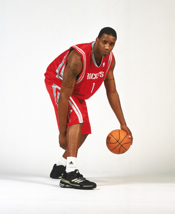 老鹰成为NBA本赛季首支助攻突破600大关的球队（老鹰成本季NBA首支团队助攻突破600的队伍）