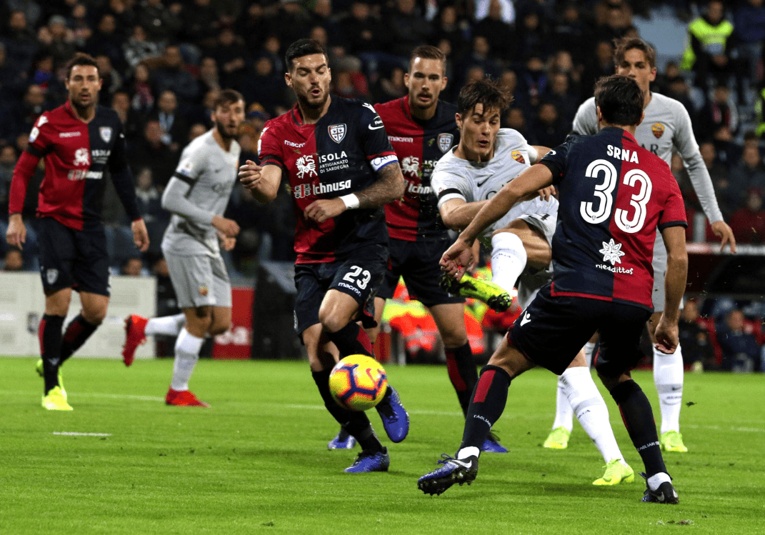 里程碑，海港中场徐新已为中国俱乐部出战200场比赛（徐新达成里程碑：代表中国俱乐部出战满200场）