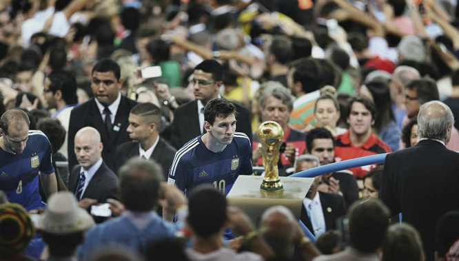 记者：热刺有意签下奥莫罗迪翁，也在寻找一名左边锋和左后卫（据记者消息，热刺有意引进奥莫罗迪翁，同时寻找左边锋与左后卫）