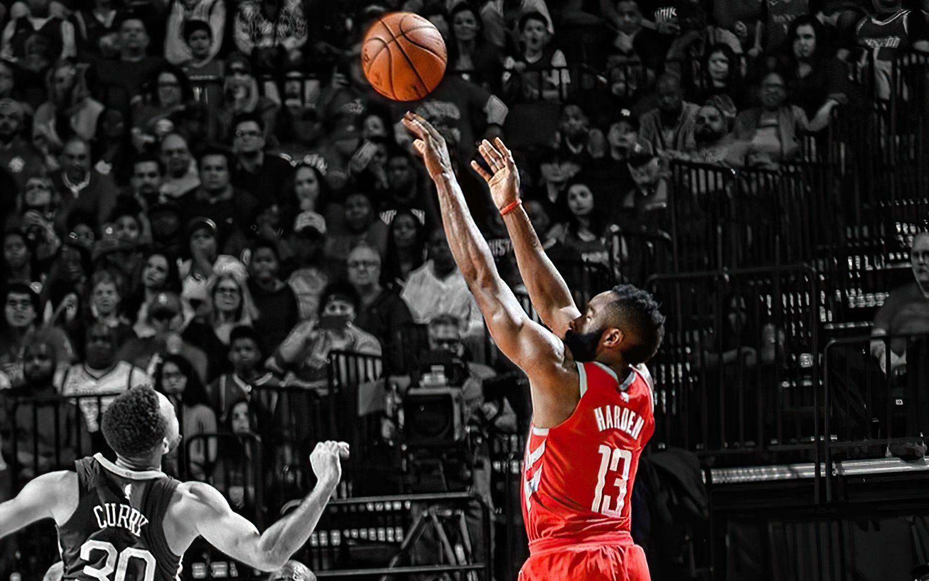 科尔：库里为防守端制造的是混乱，他在场上任何位置都是威胁（科尔：库里让对手防线陷入混乱，他在场上每个位置都具备威胁）