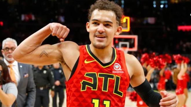 不妙！唐斯击中斯科蒂·巴恩斯被吹进攻犯规 个人累计2犯了（情况不利！唐斯撞到斯科蒂·巴恩斯被判进攻犯规，个人犯规已达两次）