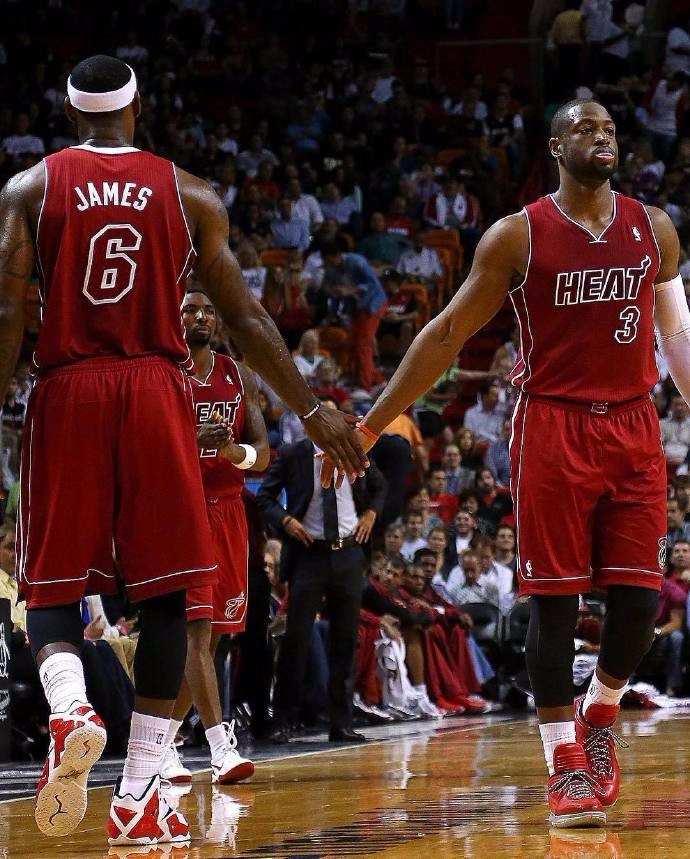 最疯狂的补时，足球的魅力都在这（补时最燃时刻，尽显足球魅力）