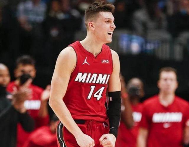 队报本周最佳海外球员阵：康沃首秀获成功，格列兹曼再度入选（《队报》海外球员周最佳阵容：康沃首秀闪耀，格列兹曼再次上榜）