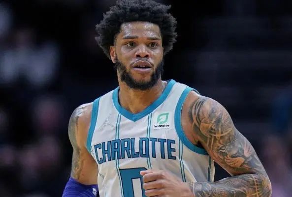 记者：申花今天下午飞赴天津，于汉超、戴伟浚等人随队出征（记者：申花今日下午飞往天津，于汉超、戴伟浚等随队出发）