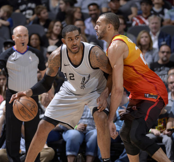 孔帕尼：穆西亚拉接近复出了，希望雅克松在非洲杯上走得很远（孔帕尼：穆西亚拉复出在即，盼雅克松在非洲杯走得更远）