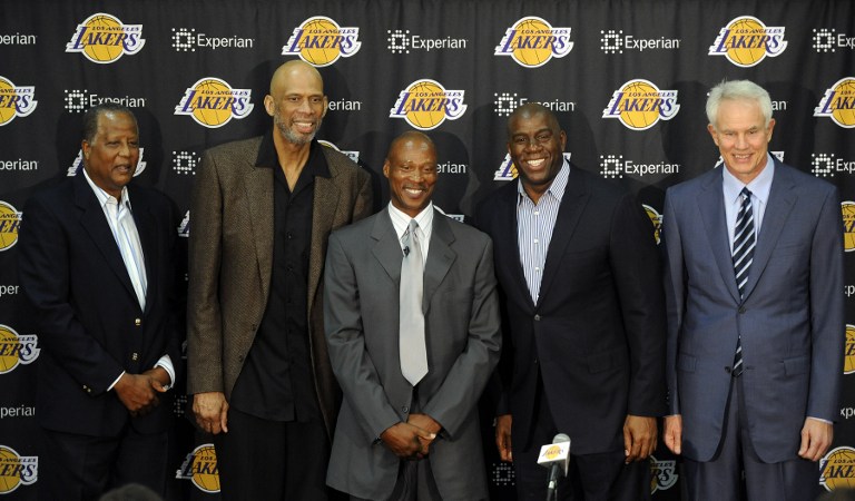 奇才今日主场战马刺：萨尔&米德尔顿等6人因伤缺阵（今日奇才主场对阵马刺：萨尔、米德尔顿等6人因伤缺席）