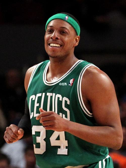 欧文突破防守送出制胜助攻（欧文突破重围奉上致胜助攻）