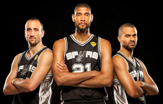 早报：那不勒斯意超杯夺冠；伊萨克腓骨骨折（晨报：那不勒斯加冕意超杯；伊萨克遭遇腓骨骨折）