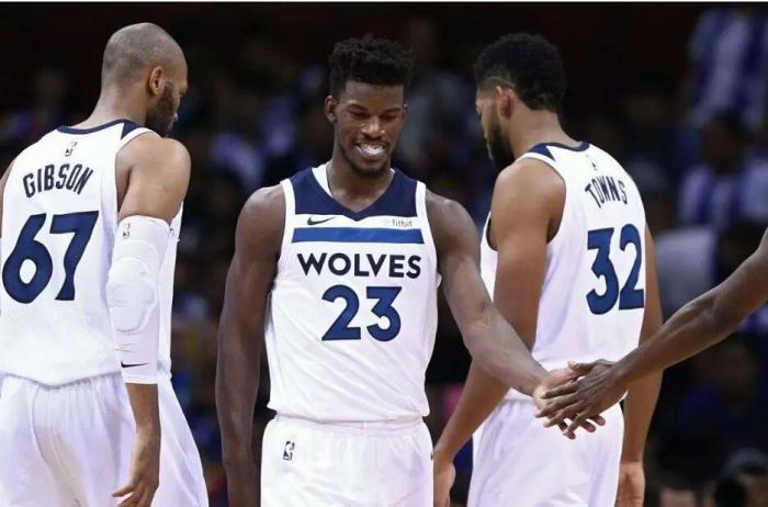 尴尬！湖人遭本赛季第10场失利，每场的输球分差都达两位数（尴尬！湖人遭遇本季第10败，场场分差均达两位数）