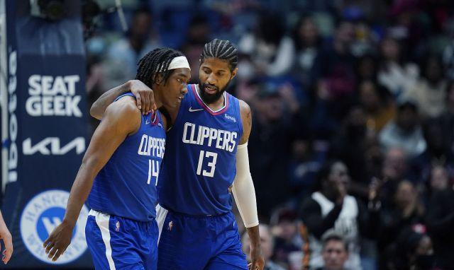 威少关键时刻挺身而出，展现领袖风范（西河在生死时刻力挽狂澜，尽显领袖担当）