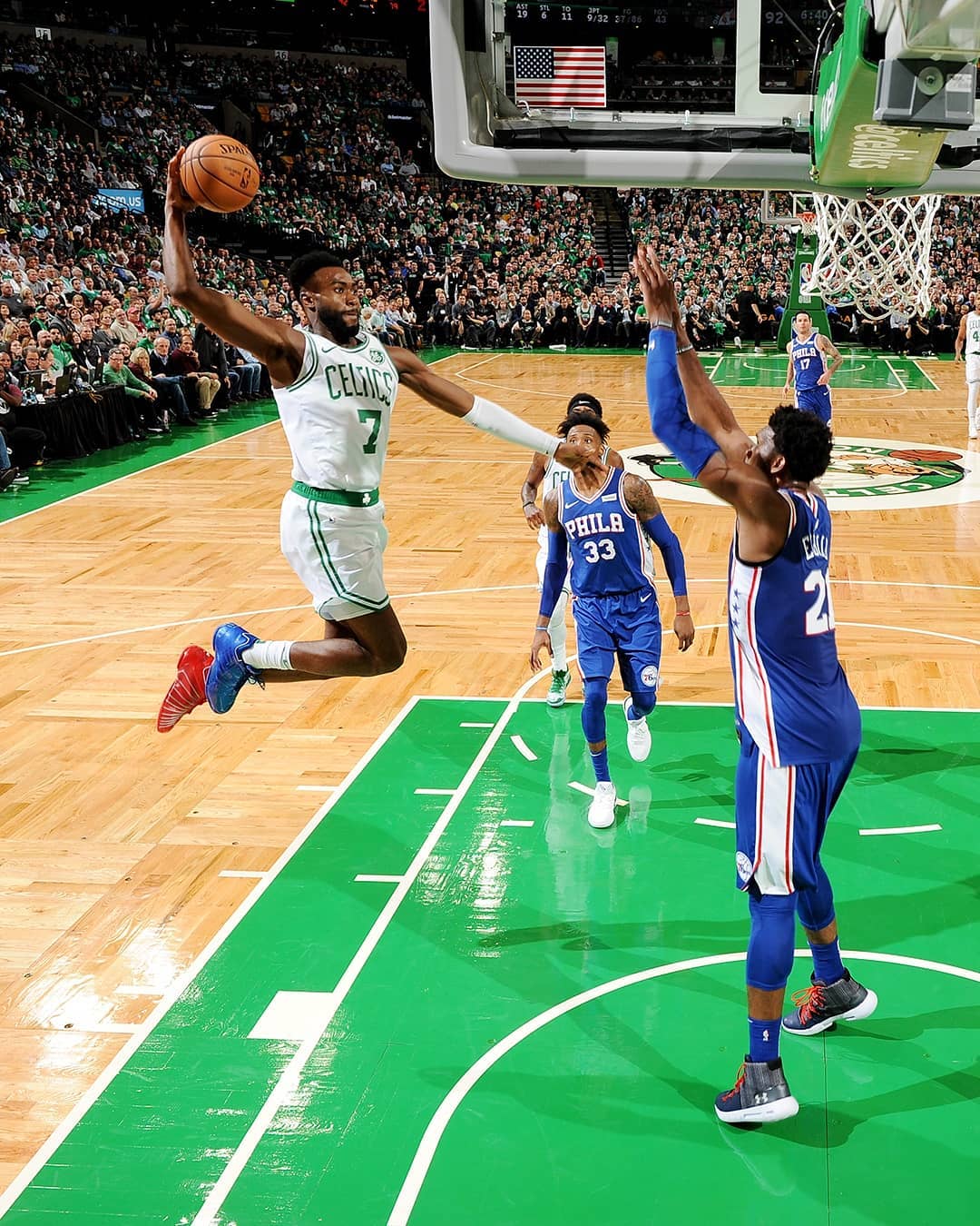 许尔策勒：客战枪手你不能一味退守，要勇敢地踢出自己的风格（许尔策勒：客场挑战阿森纳不能一味死守，必须勇敢打出自身风格）