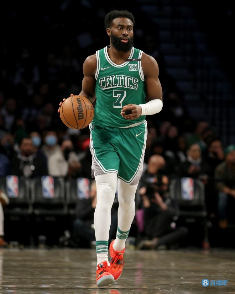 不一样篮球 ｜ 一双鞋，24个故事！库里为什么穿了布克的签名鞋？（一双鞋藏24个故事：库里为何穿布克签名款？）