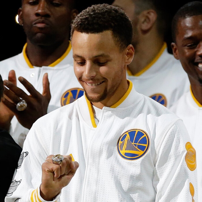 半场：拜仁2-2弗赖堡，卡尔、奥利塞分别传射，铃木唯人进球（半场战报：拜仁2-2弗赖堡，卡尔与奥利塞各传一射，铃木唯人破门）