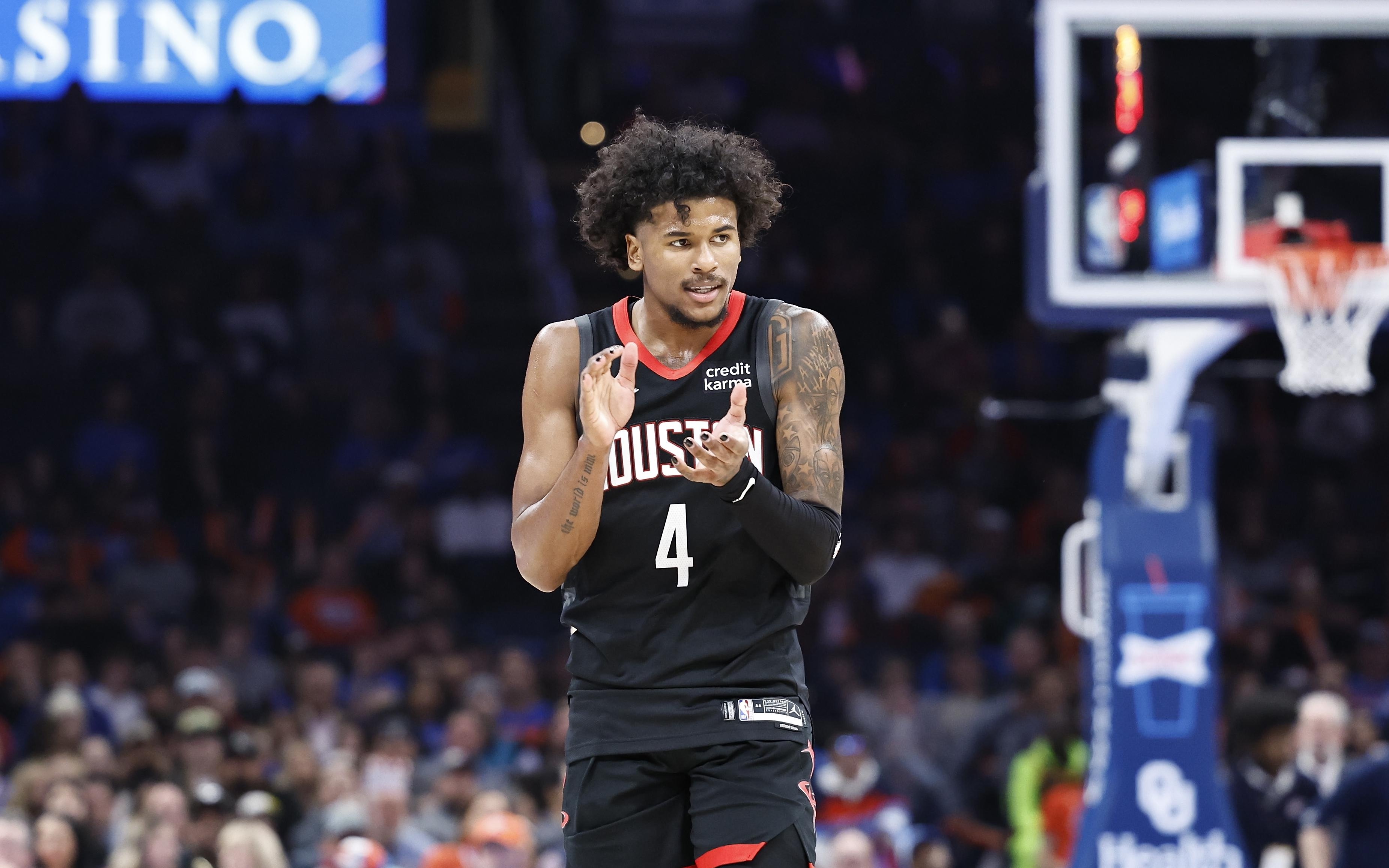 NBA官宣：76人违规罚款10万美元 恩比德赛前状态缺席却登场（NBA官方宣布：76人违规遭罚10万美元，恩比德赛前列缺席仍出战）