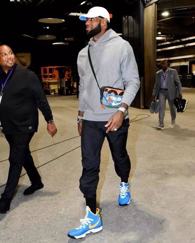 德转(Transfermarkt)更新了德甲球员...（德转（Transfermarkt）发布德甲球员最新更新）