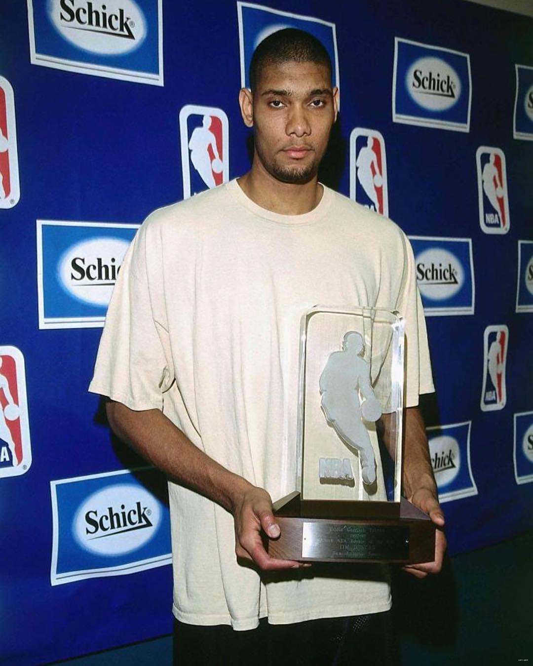 队报：姆巴佩因伤退出国家队后并未返回皇马，而是去了迪拜（队报：因伤退出国家队的姆巴佩未返皇马，改赴迪拜）