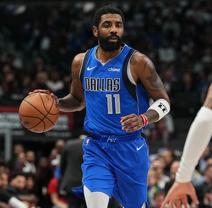 詹卢卡-曼奇尼：现在才11月，谈罗马争冠为时过早（詹卢卡-曼奇尼：如今仅11月，谈罗马夺冠尚早）