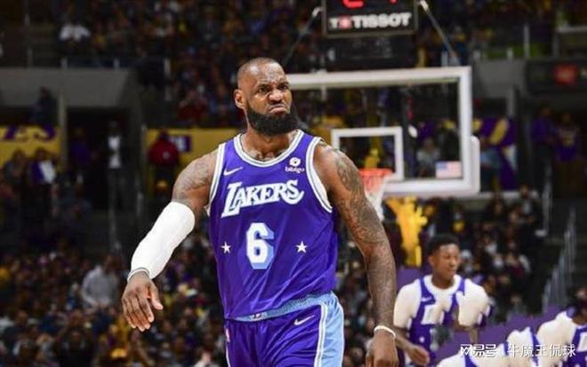 杨明洋妻子赴韩国观战亚冠：成都亚冠首个客场积分，值得骄傲（杨明洋妻赴韩现场助威，成都队拿下亚冠首个客场积分，令人自豪）