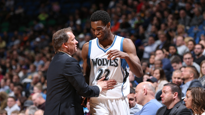 足球不会同情任何人（绿茵场从不怜悯任何人）