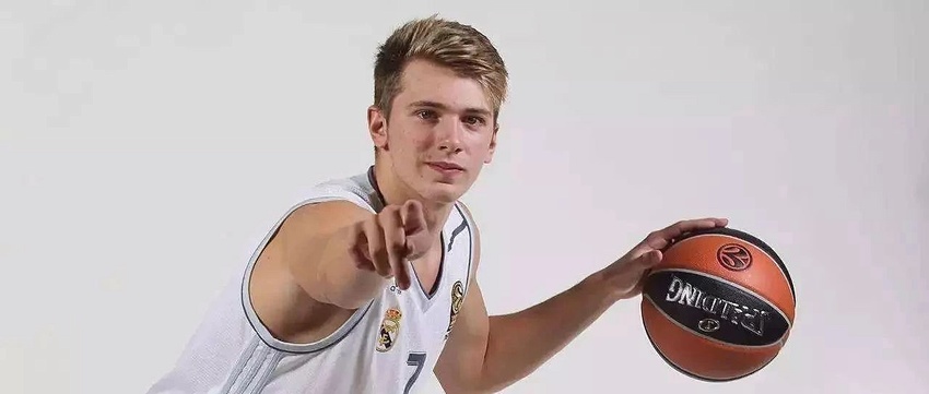 半场战报：利兹联0-0比利亚雷亚尔，尼奥托造险（半场快讯：利兹联与比利亚雷亚尔0-0互交白卷，尼奥托险些破门）