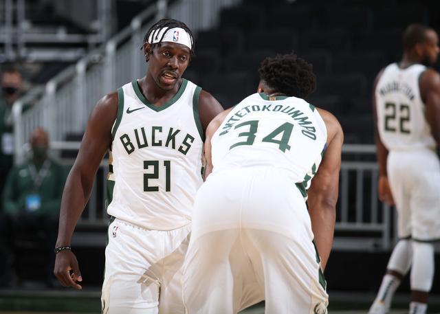 NBA：勇士险胜小牛 库里关键三分救主（NBA：库里献关键三分定胜局 勇士险胜小牛）