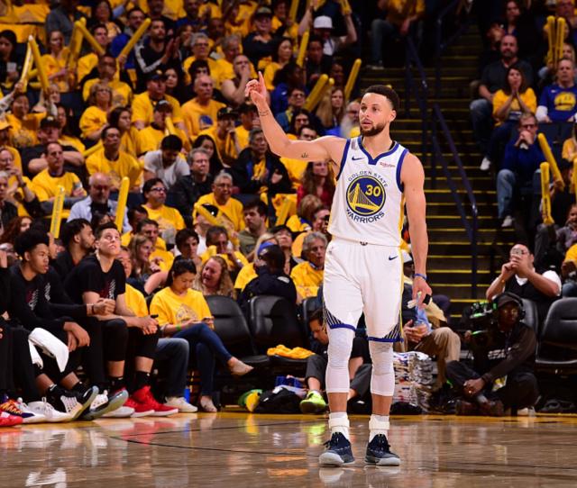 迈阿密国际vs纽约城首发：梅西领衔，苏亚雷斯替补（迈阿密国际对阵纽约城首发出炉：梅西率队出战，苏亚雷斯坐镇替补席）